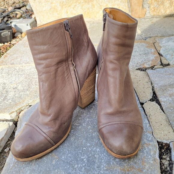 Coclico Brown Tan Leather Ankle Heel Zipper Booties Shoes Size 39.5 - Picture 12 of 12